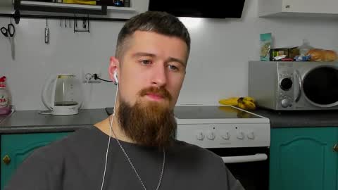 Snapshot of bearded_legend chatting on 17, 10, 2025 Zeus online show from 17, 10, 2025