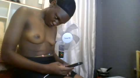 Snapshot of beautie699392 chatting on 20, 6, 2026 Lil stunner online show from 20, 6, 2026