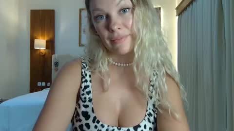 Beautifulkollette online show from 16, 10, 2025