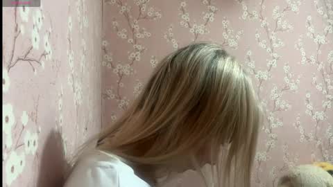 Mia online show from 2, 4, 2026