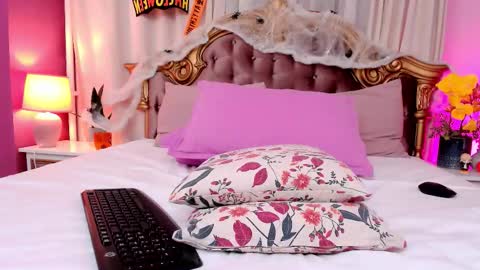 Snapshot of beauty_luna18 chatting on 5, 11, 2025 Luna online show from 5, 11, 2025