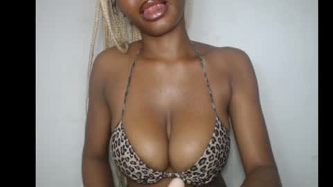 Snapshot of beautyslut1 chatting on 15, 4, 2026 beautyslut1 online show from 15, 4, 2026