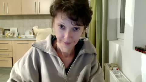 Snapshot of bebacksooon chatting on 2, 10, 2025 Raluca online show from 2, 10, 2025