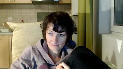 Snapshot of bebacksooon chatting on 15, 10, 2025 Raluca online show from 15, 10, 2025