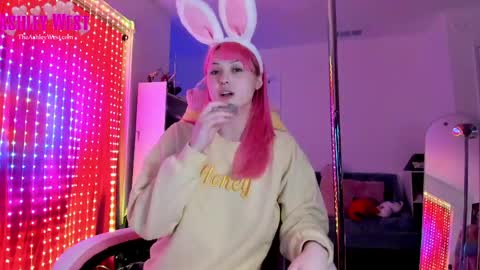  Ashley West  online show from 6, 4, 2026