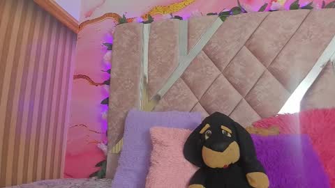 Snapshot of bella__sweets chatting on 28, 2, 2026 Melanie online show from 28, 2, 2026