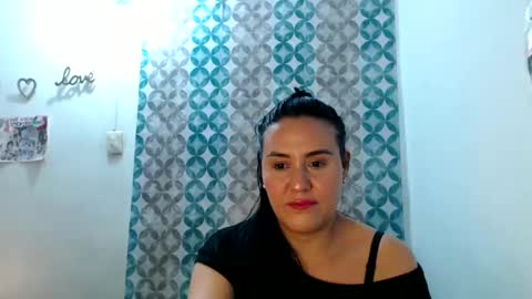 Snapshot of bella_florx chatting on 29, 10, 2025 bella_florx online show from 29, 10, 2025