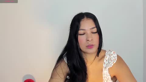 Snapshot of bella_hadid1_ chatting on 6, 7, 2026 Laura online show from 6, 7, 2026