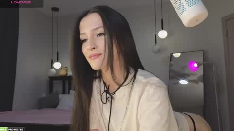 Snapshot of bella_hayes chatting on 20, 10, 2025 Bella next stream December 2 at 9pm gmt online show from 20, 10, 2025
