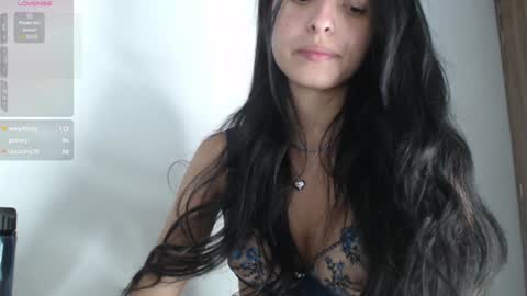Snapshot of bella_musee chatting on 8, 1, 2025   online show from 8, 1, 2025