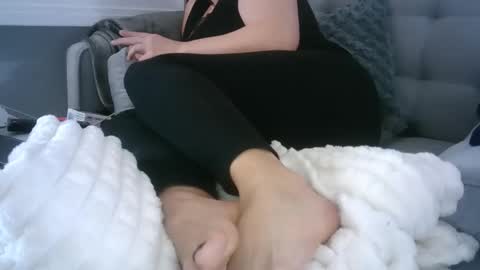 bella_sexy_feet online show from 15, 1, 2025