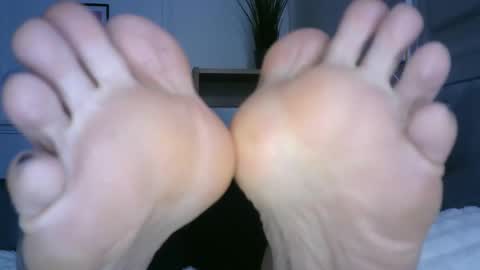 bella_sexy_feet online show from 17, 1, 2025