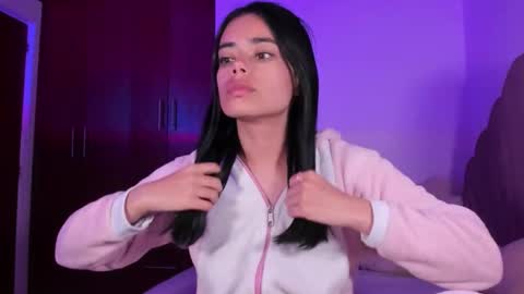 Valeria Model Independent online show from 1, 11, 2025