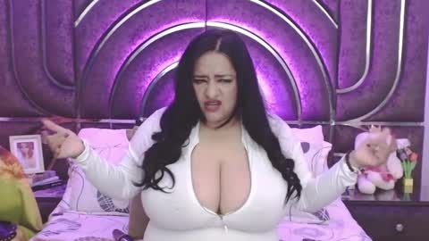 Snapshot of bella_taylor_a chatting on 24, 9, 2025  Bella Taylore  online show from 24, 9, 2025