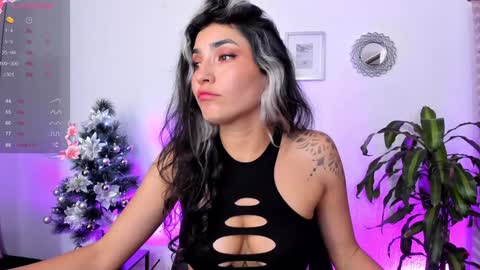 Snapshot of bella_thorne3 chatting on 14, 12, 2024 Bella online show from 14, 12, 2024