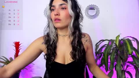 Snapshot of bella_thorne3 chatting on 17, 1, 2025 Bella online show from 17, 1, 2025