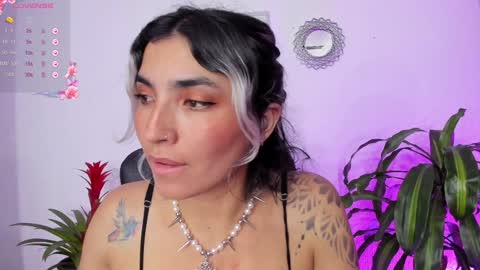 Snapshot of bella_thorne3 chatting on 8, 2, 2025 Bella online show from 8, 2, 2025