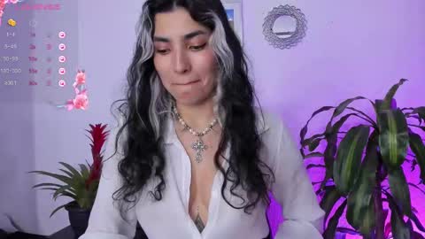 Snapshot of bella_thorne3 chatting on 10, 2, 2025 Bella online show from 10, 2, 2025