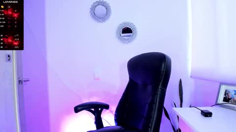 Snapshot of bella_thorne3 chatting on 25, 9, 2025 Bella online show from 25, 9, 2025