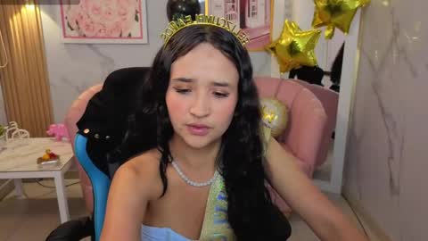 Snapshot of bella_vibes_s chatting on 17, 5, 2026 Bella online show from 17, 5, 2026