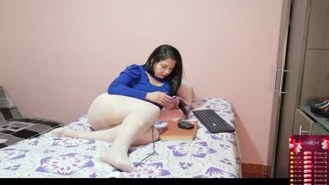 Snapshot of bellah_rose_squirt chatting on 9, 5, 2026 Bella online show from 9, 5, 2026