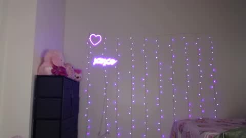 Snapshot of bellamonroee chatting on 24, 12, 2024 Bella Monroe online show from 24, 12, 2024