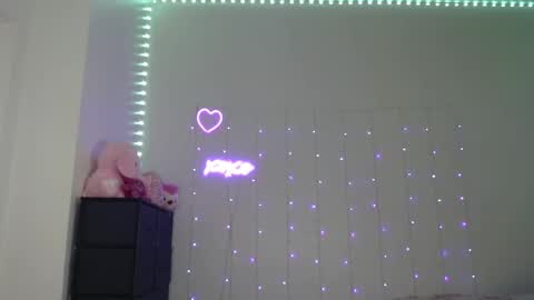 Snapshot of bellamonroee chatting on 24, 12, 2024 Bella Monroe online show from 24, 12, 2024
