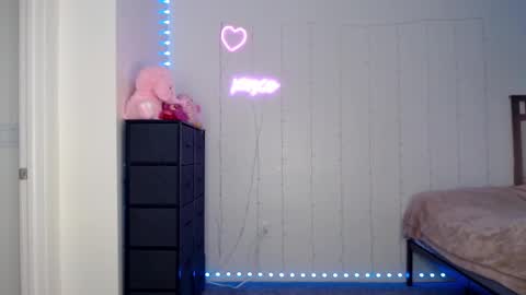Snapshot of bellamonroee chatting on 2, 2, 2025 Bella Monroe online show from 2, 2, 2025