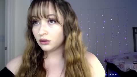 Snapshot of bellamonroee chatting on 4, 2, 2025 Bella Monroe online show from 4, 2, 2025