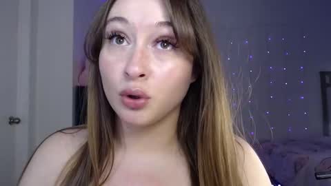 Snapshot of bellamonroee chatting on 11, 2, 2025 Bella Monroe online show from 11, 2, 2025