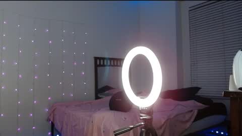 Snapshot of bellamonroee chatting on 15, 2, 2025 Bella Monroe online show from 15, 2, 2025
