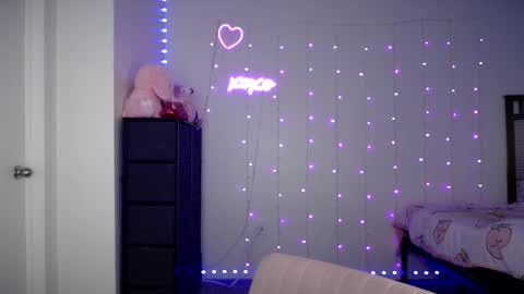 Snapshot of bellamonroee chatting on 19, 2, 2025 Bella Monroe online show from 19, 2, 2025