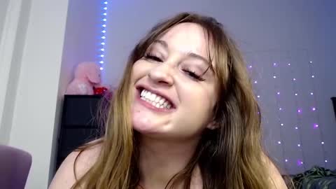 Snapshot of bellamonroee chatting on 8, 3, 2025 Bella Monroe online show from 8, 3, 2025