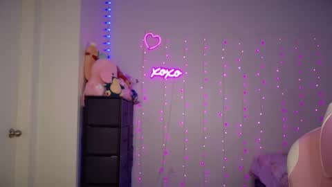 Snapshot of bellamonroee chatting on 23, 9, 2025 Bella Monroe online show from 23, 9, 2025