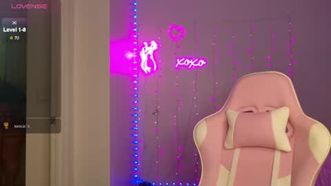 Snapshot of bellamonroee chatting on 15, 7, 2026 Bella Monroe online show from 15, 7, 2026