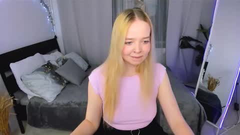 Snapshot of bellamontgomery chatting on 24, 11, 2025 Bella online show from 24, 11, 2025