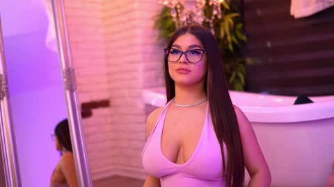 Bella online show from 8, 10, 2025