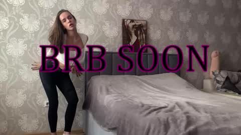 bellaparker_ online show from 13, 10, 2025