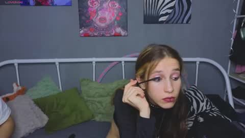 KENDALL  NATHAN online show from 3, 6, 2026