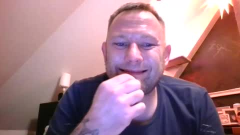 Snapshot of benizio_ chatting on 4, 12, 2024 benizio online show from 4, 12, 2024