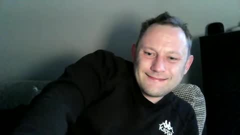 Snapshot of benizio_ chatting on 12, 3, 2025 benizio online show from 12, 3, 2025