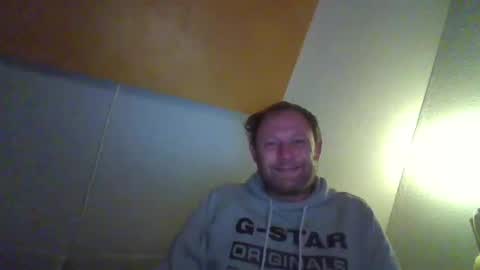 Snapshot of benizio_ chatting on 4, 10, 2025 benizio online show from 4, 10, 2025