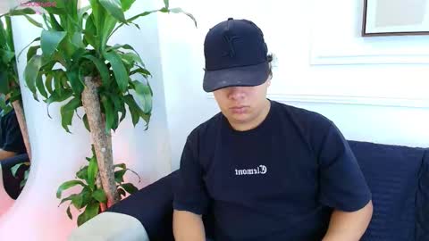 Snapshot of bennett_alejoo chatting on 1, 10, 2025 bennett_alejoo online show from 1, 10, 2025