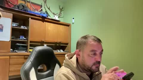 Snapshot of benochau chatting on 2, 4, 2026 benochau online show from 2, 4, 2026