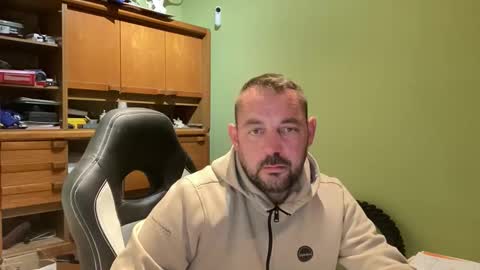 Snapshot of benochau chatting on 28, 4, 2026 benochau online show from 28, 4, 2026