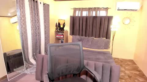 Snapshot of bentlyfuck chatting on 5, 3, 2025 bentlyfuck online show from 5, 3, 2025