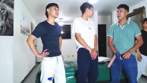 Snapshot of benz_boys chatting on 24, 10, 2025 benz boys online show from 24, 10, 2025