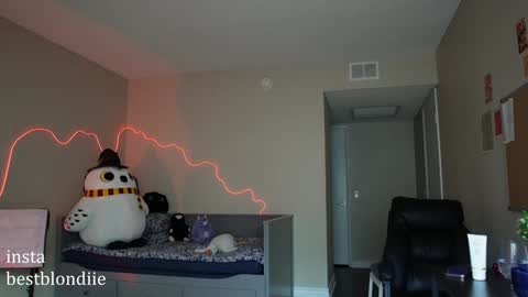 Snapshot of bestblondiiecb chatting on 17, 1, 2025 Chloe Next stream on Friday online show from 17, 1, 2025