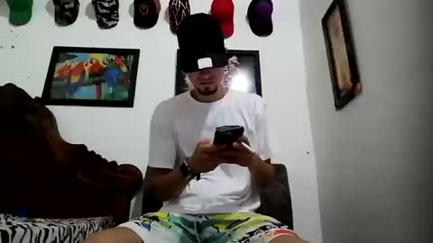 Snapshot of bestia_salvaje chatting on 1, 12, 2024 Andres online show from 1, 12, 2024