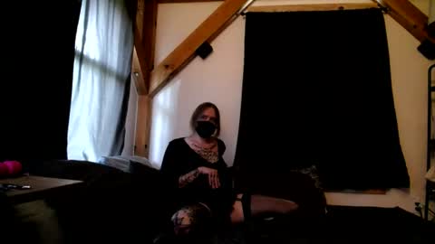 Snapshot of betsybradcock chatting on 12, 6, 2026 Betsy online show from 12, 6, 2026